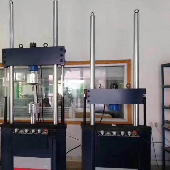 1681954994508652.png 微機(jī)控制電液伺服動(dòng)靜高溫疲勞試驗(yàn)機(jī).png